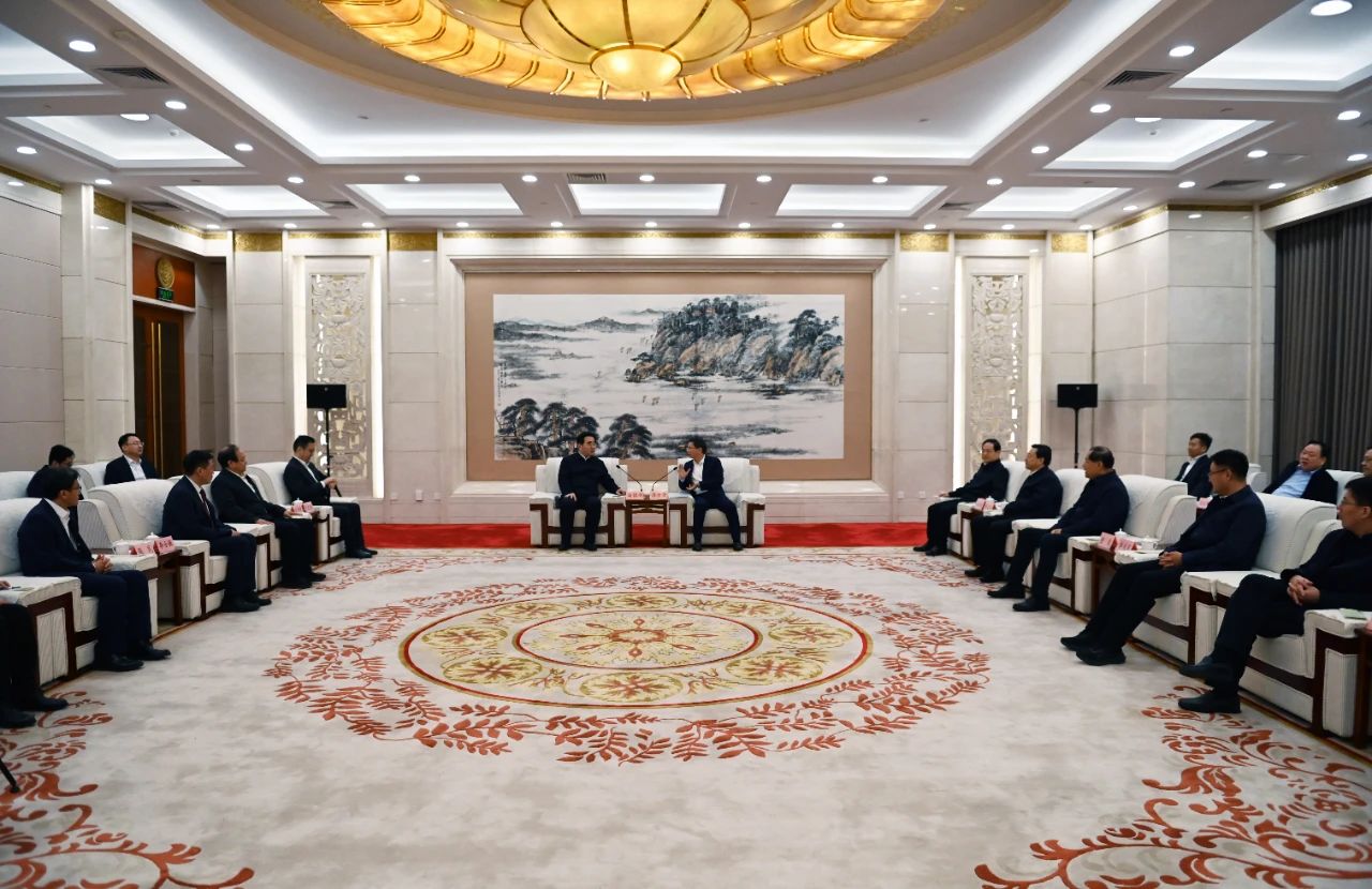 濟(jì)寧市委書記溫金榮，市委副書記、代市長張海波會見滿慎剛一行